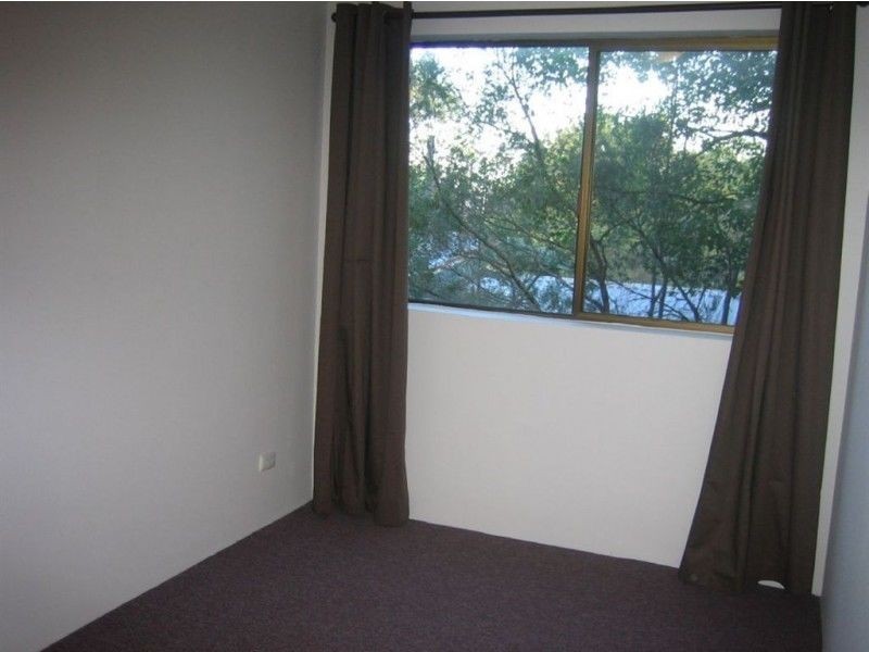 2/11 Foxton Street, Indooroopilly QLD 4068