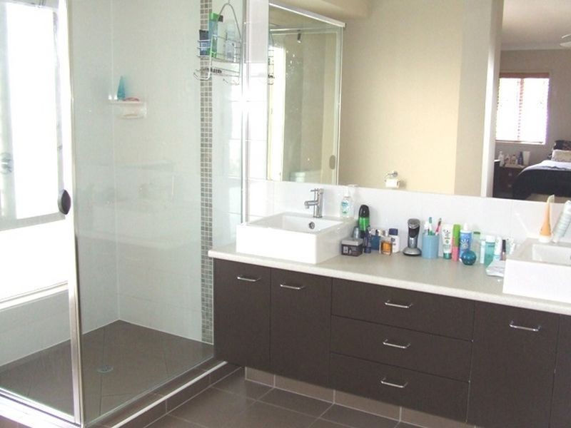 8 Frederick Street, Moggill QLD 4070