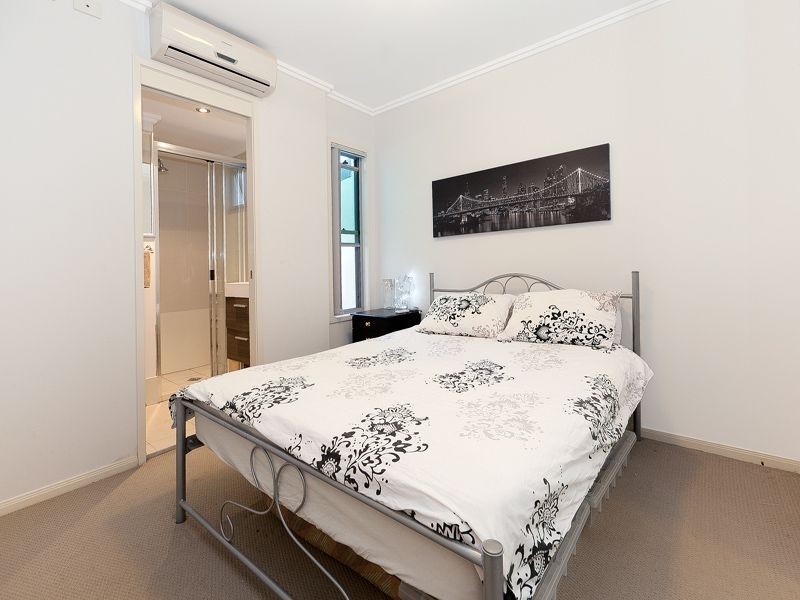 4/51 Lambert Road, Indooroopilly QLD 4068