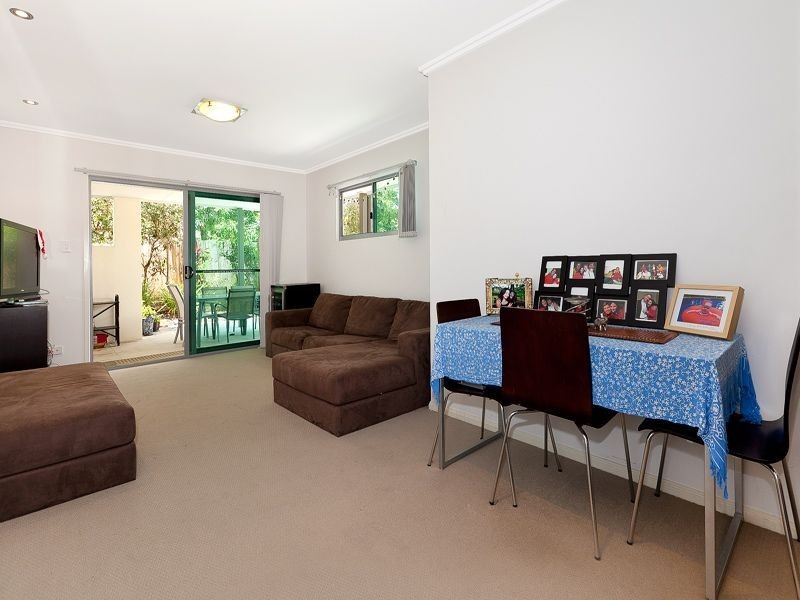 4/51 Lambert Road, Indooroopilly QLD 4068
