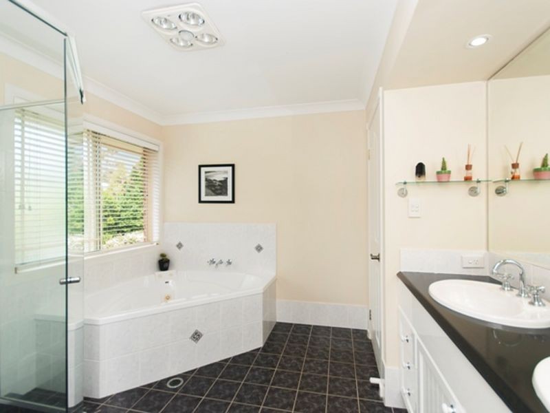 25 Bunya Lakes Court, Bunya QLD 4055