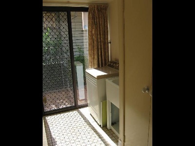 5 Ootana Street, Chapel Hill QLD 4069