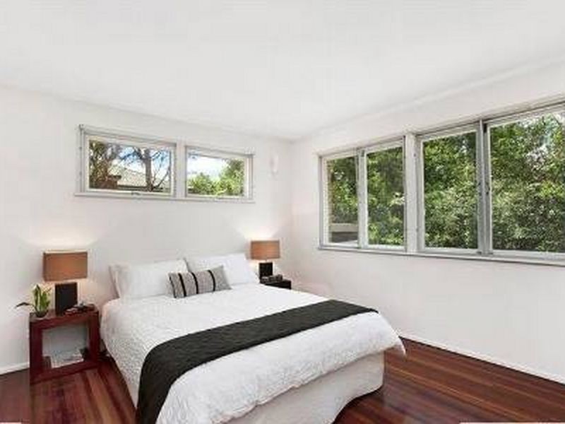 19 Rialanna Street, Kenmore QLD 4069