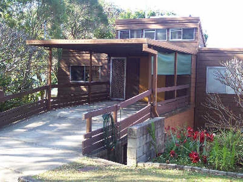 14 Seventh Avenue, St Lucia QLD 4067