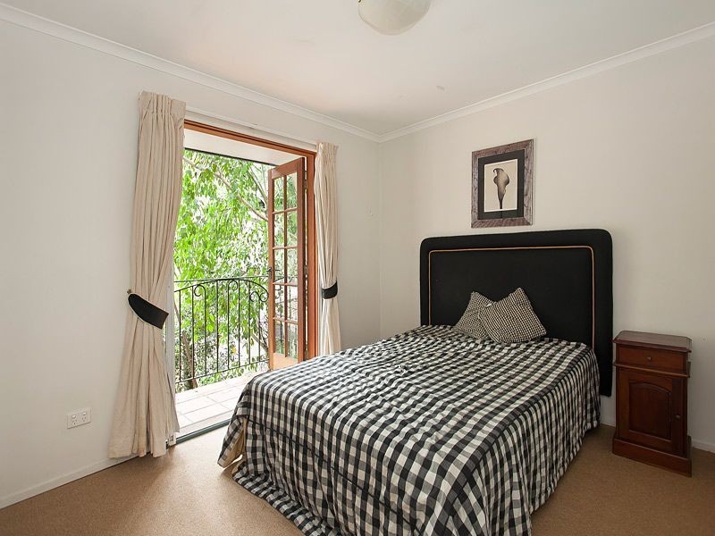 10/74A Sir Fred Schonell Drive, St Lucia QLD 4067