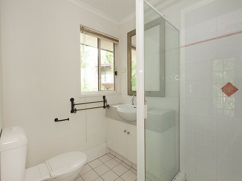 10/74A Sir Fred Schonell Drive, St Lucia QLD 4067