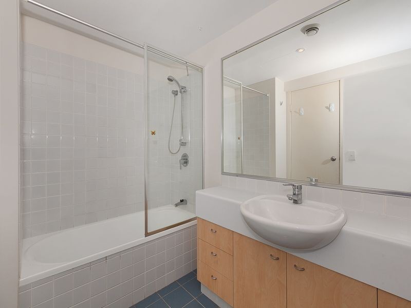 2/60 Sherwood Road, Toowong QLD 4066