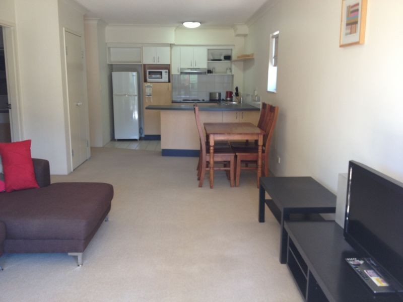 96/300 Sir Fred Schonell Drive, St Lucia QLD 4067