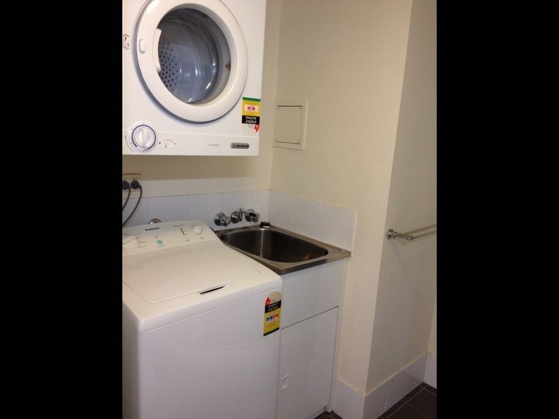 96/300 Sir Fred Schonell Drive, St Lucia QLD 4067