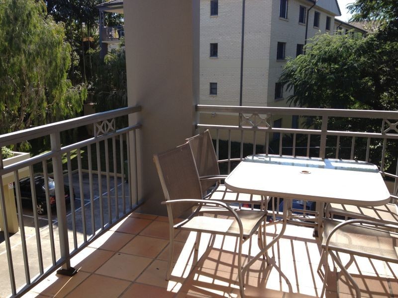 96/300 Sir Fred Schonell Drive, St Lucia QLD 4067