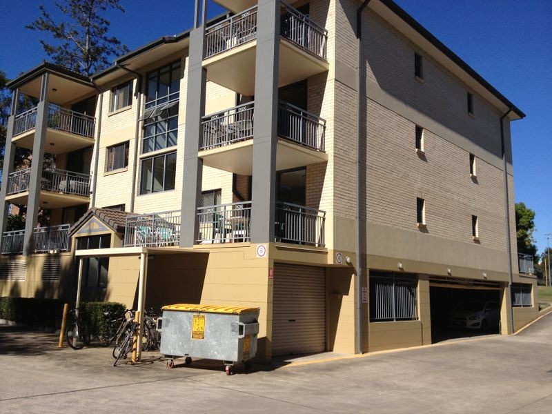 96/300 Sir Fred Schonell Drive, St Lucia QLD 4067