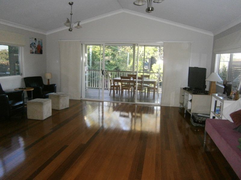 11 Kate Street, Indooroopilly QLD 4068