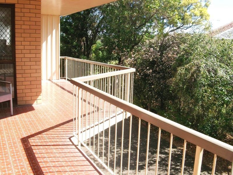 2/16 Armadale Street, St Lucia QLD 4067