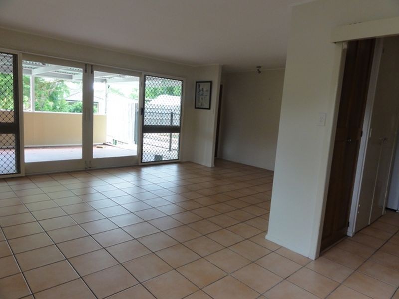 1 Dumbarton Drive, Kenmore QLD 4069