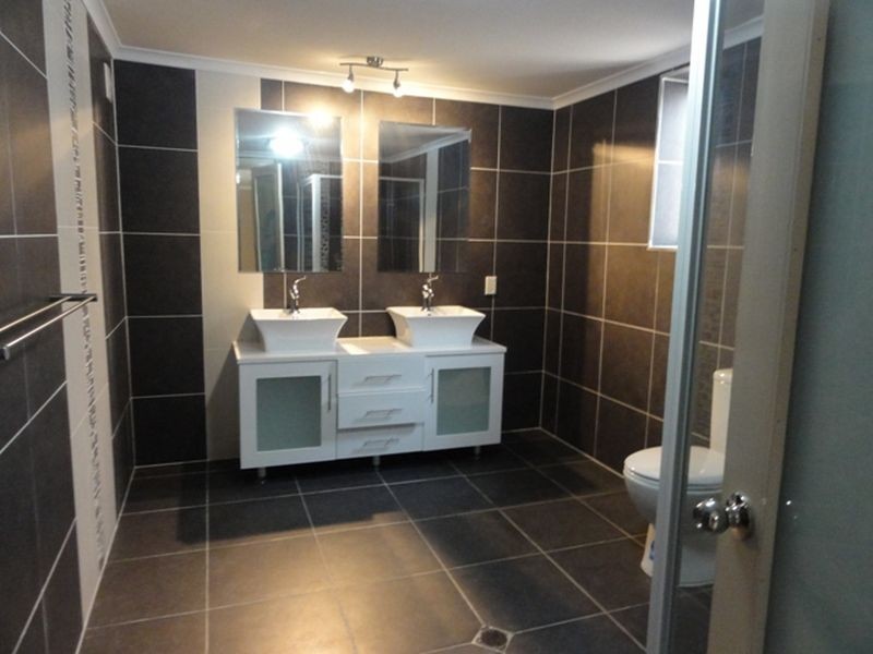 1 Dumbarton Drive, Kenmore QLD 4069