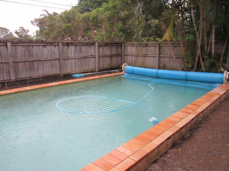 1 Dumbarton Drive, Kenmore QLD 4069