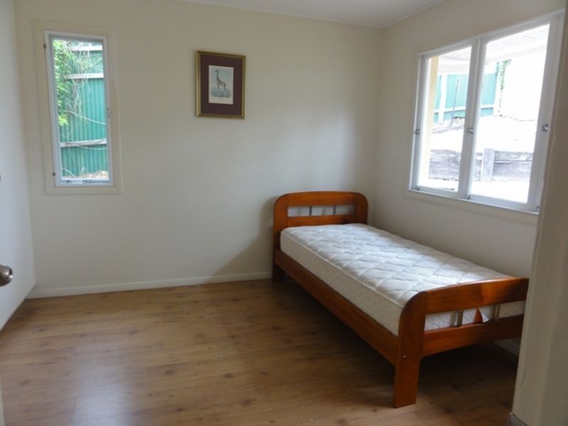 1 Dumbarton Drive, Kenmore QLD 4069