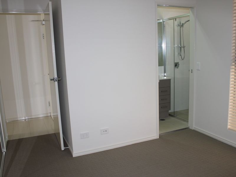 4/118 Carmody Road, St Lucia QLD 4067