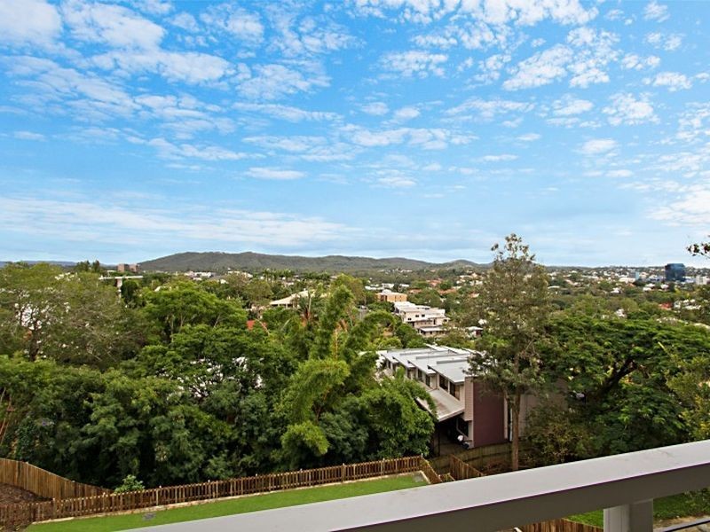 6/4 Carmody Road, St Lucia QLD 4067