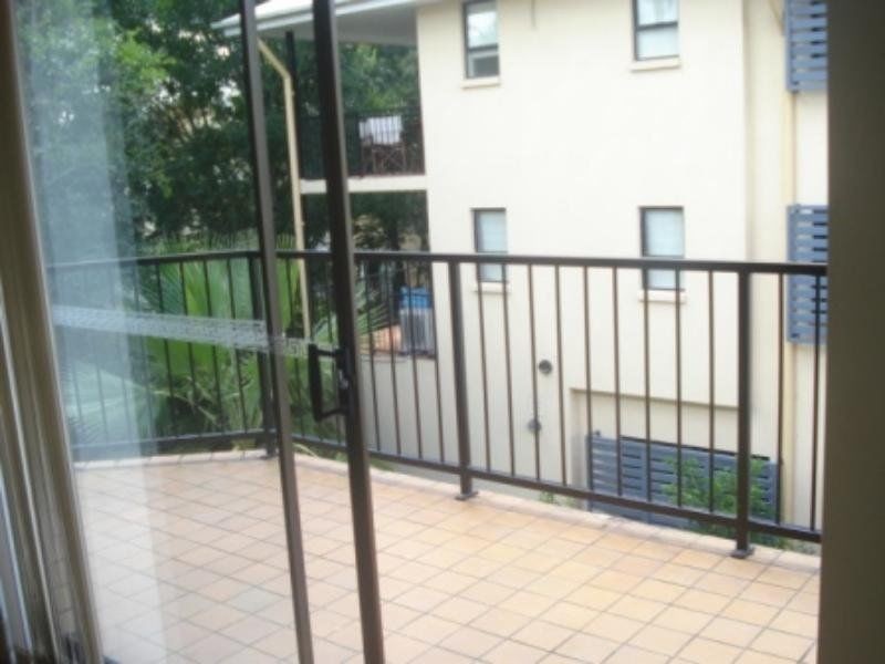 6/60 Depper Street, St Lucia QLD 4067