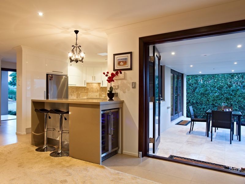 16 Bowness Close, Sinnamon Park QLD 4073