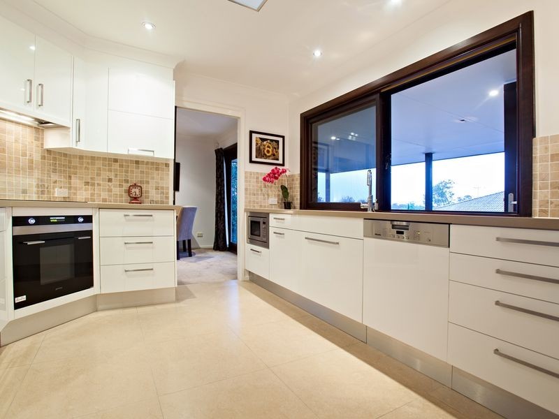 16 Bowness Close, Sinnamon Park QLD 4073