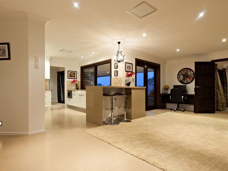16 Bowness Close, Sinnamon Park QLD 4073