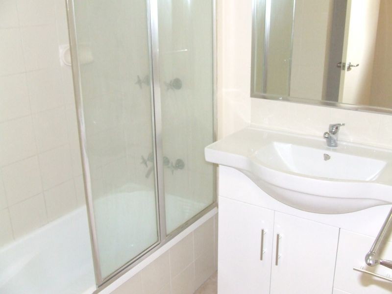 2/9 Railway Avenue, Indooroopilly QLD 4068