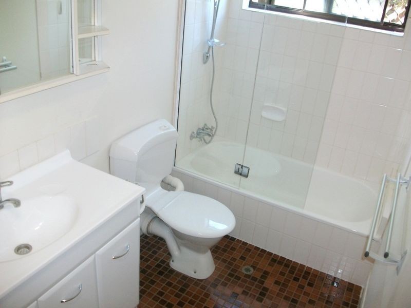 2/16 Armadale Street, St Lucia QLD 4067