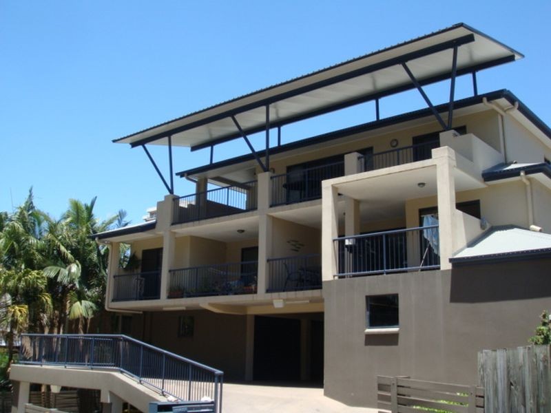 2/57 Sanford Street, St Lucia QLD 4067