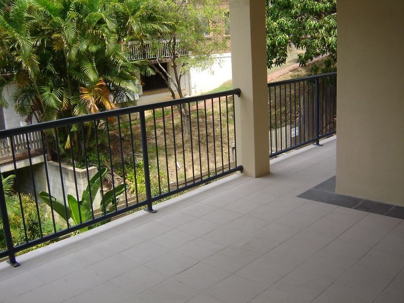 2/57 Sanford Street, St Lucia QLD 4067