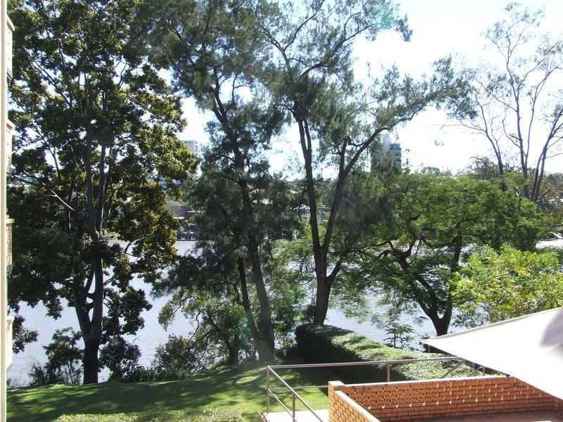 6/136 Macquarie Street, St Lucia QLD 4067