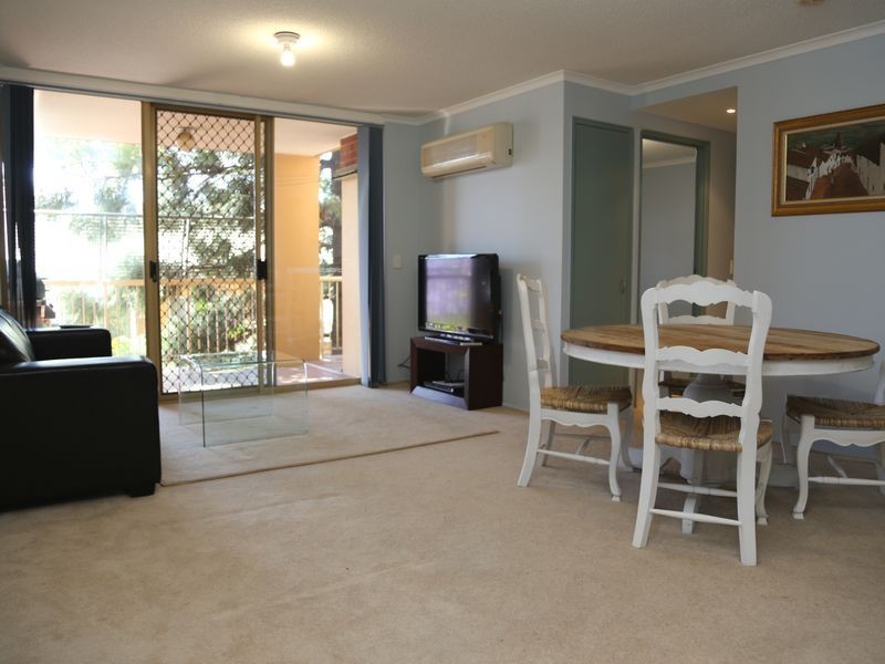 2/15 Clarence Road, Indooroopilly QLD 4068