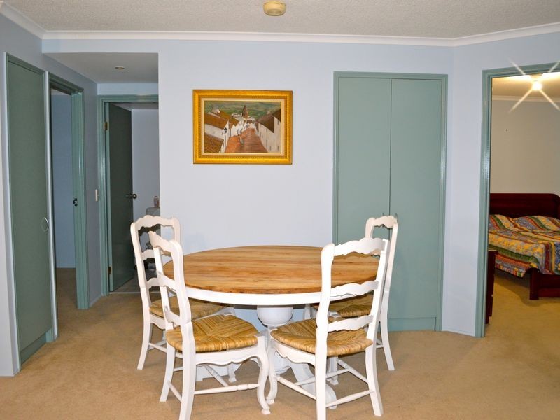 2/15 Clarence Road, Indooroopilly QLD 4068