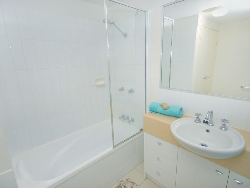3/36 Holland Street, Toowong QLD 4066