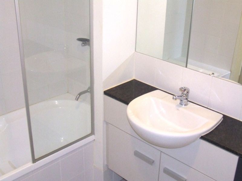 18/8-12 Belgrave Road, Indooroopilly QLD 4068