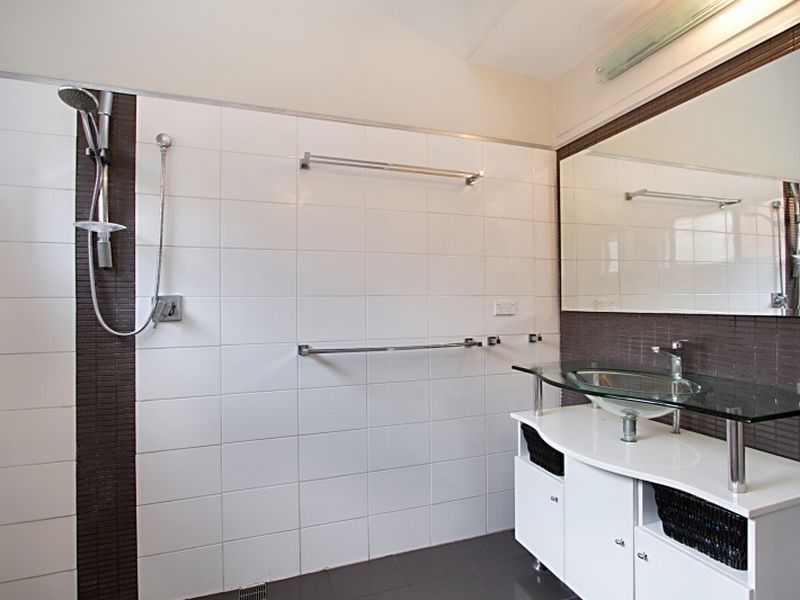 70 Thorpe Street, Indooroopilly QLD 4068