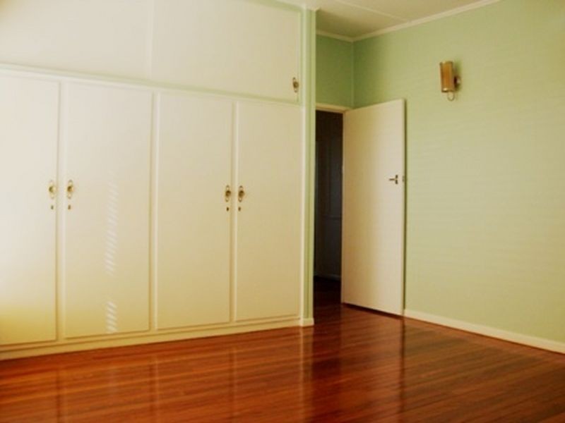 2 Wiseman Street, Kenmore QLD 4069