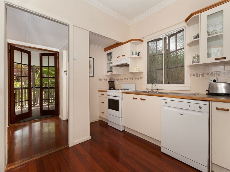 19 Ruskin Street, Taringa QLD 4068