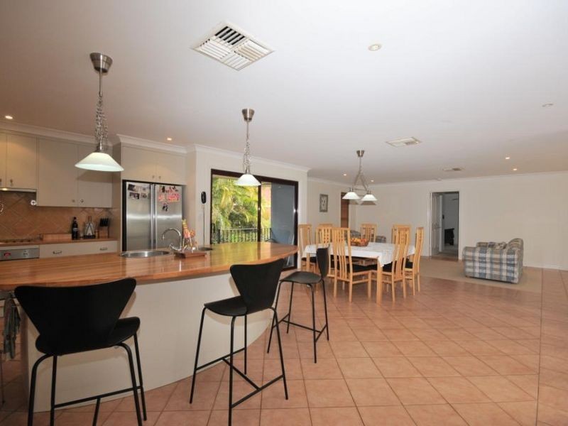 2 Ruth Miller Close, Fig Tree Pocket QLD 4069