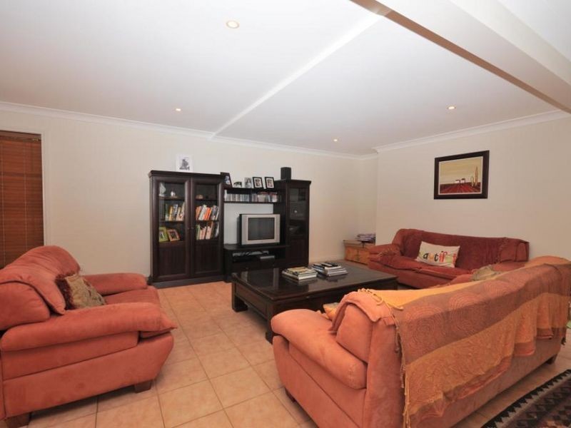 2 Ruth Miller Close, Fig Tree Pocket QLD 4069