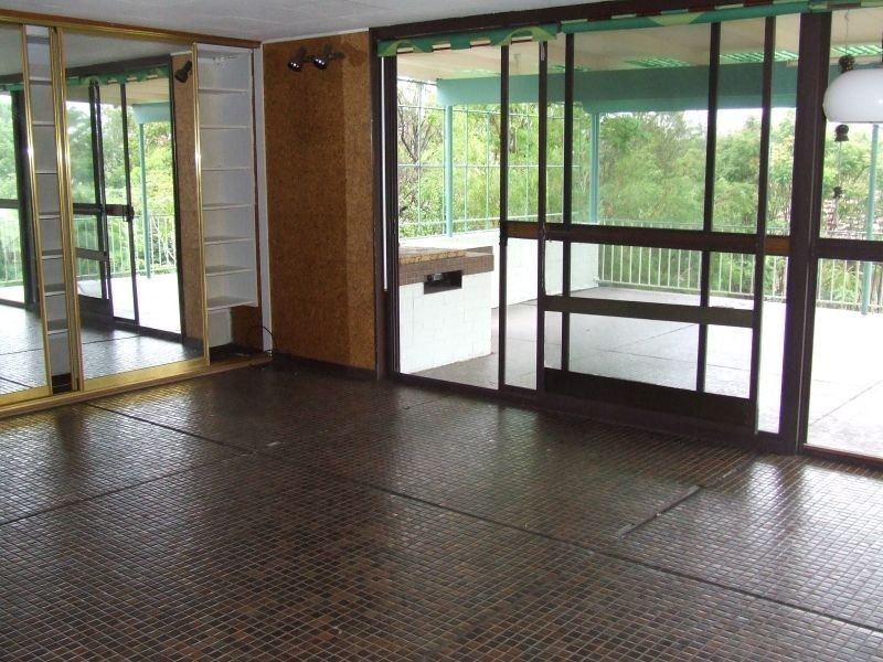 52 Central Avenue, St Lucia QLD 4067