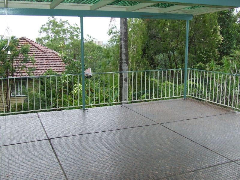 52 Central Avenue, St Lucia QLD 4067