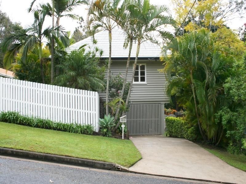 3 Ootana Street, Chapel Hill QLD 4069