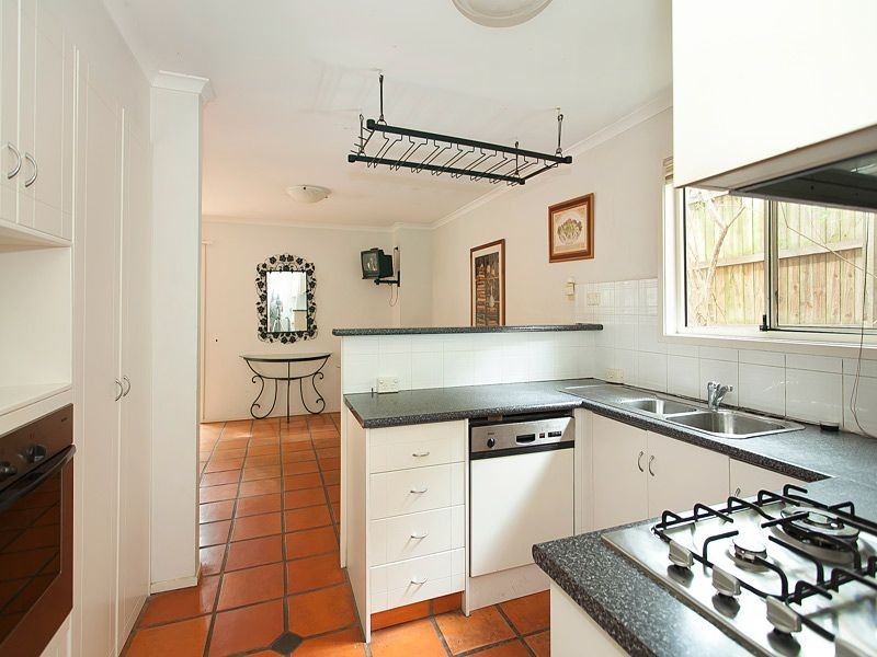 10/74A Sir Fred Schonell Drive, St Lucia QLD 4067