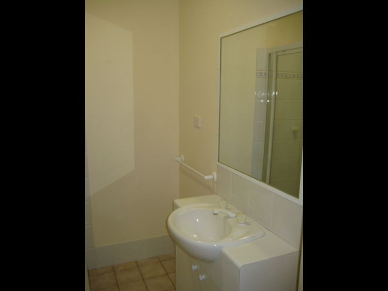 8/57 Mitre Street, St Lucia QLD 4067