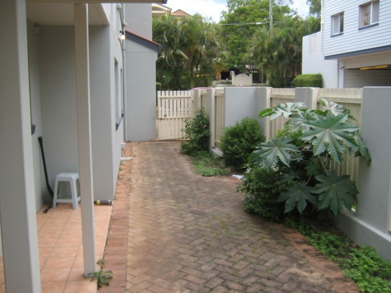 8/57 Mitre Street, St Lucia QLD 4067