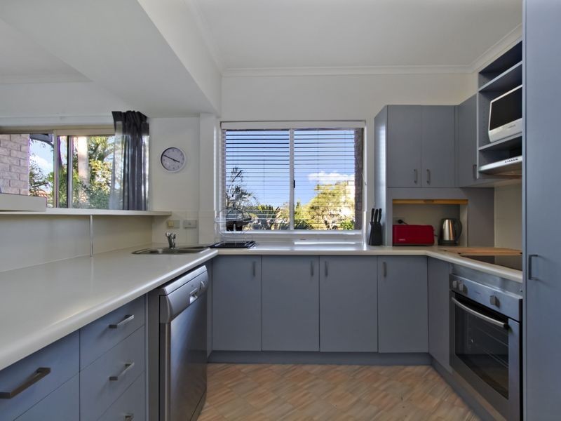 8/8 Carr Street, St Lucia QLD 4067