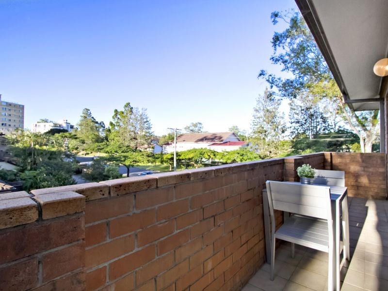 8/8 Carr Street, St Lucia QLD 4067