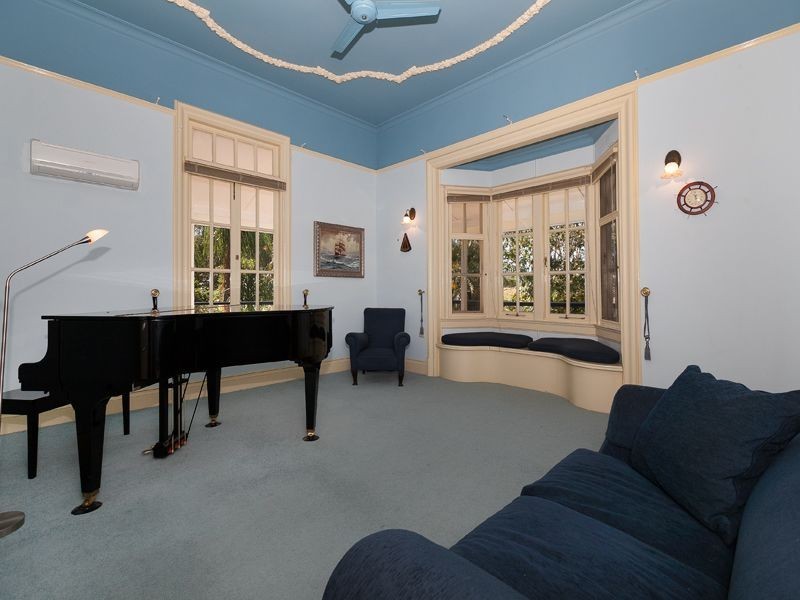 10 Upper Brookfield Road, Brookfield QLD 4069